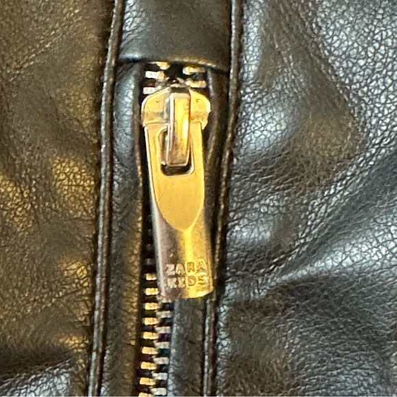 Zara Black Faux Leather Vest with Zipper Detail

#1180 - Picture 4 of 8